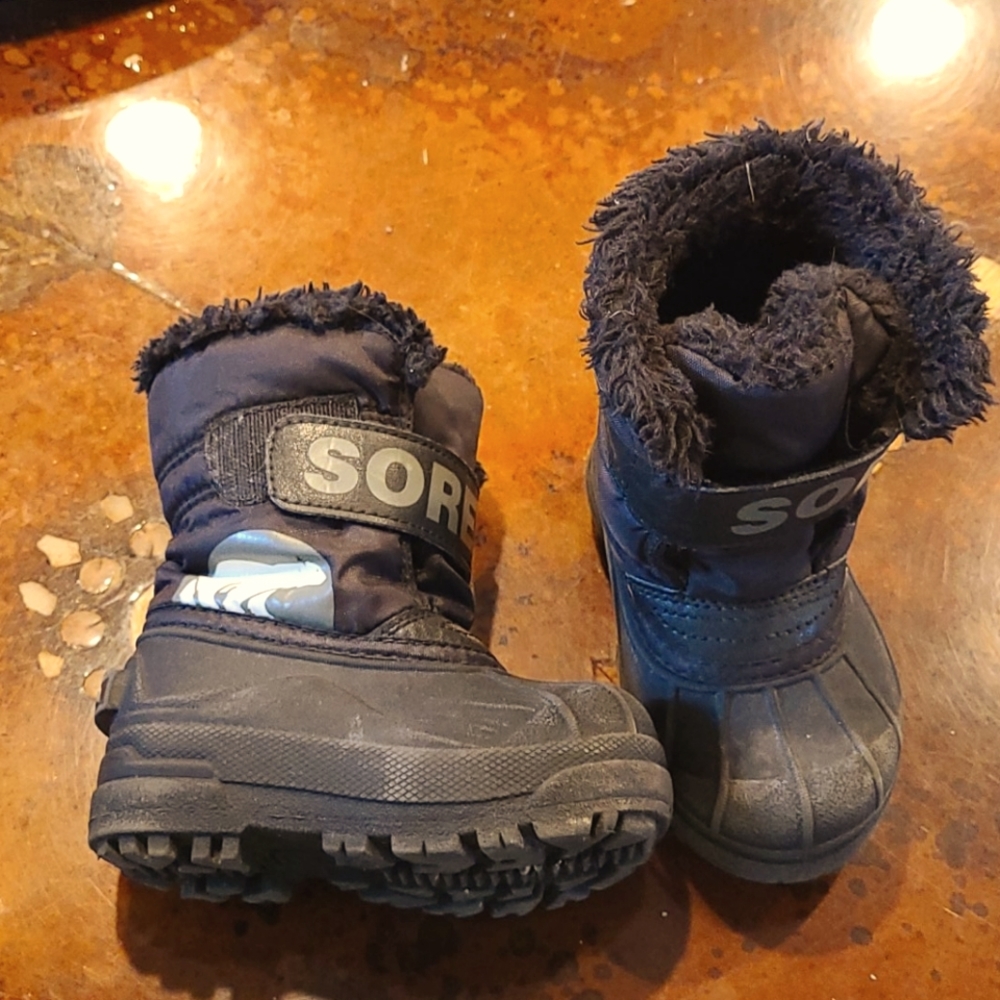 Sorel snow boots velcro
